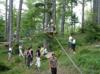  estaciona entre los árboles en St Etienne du Bois 